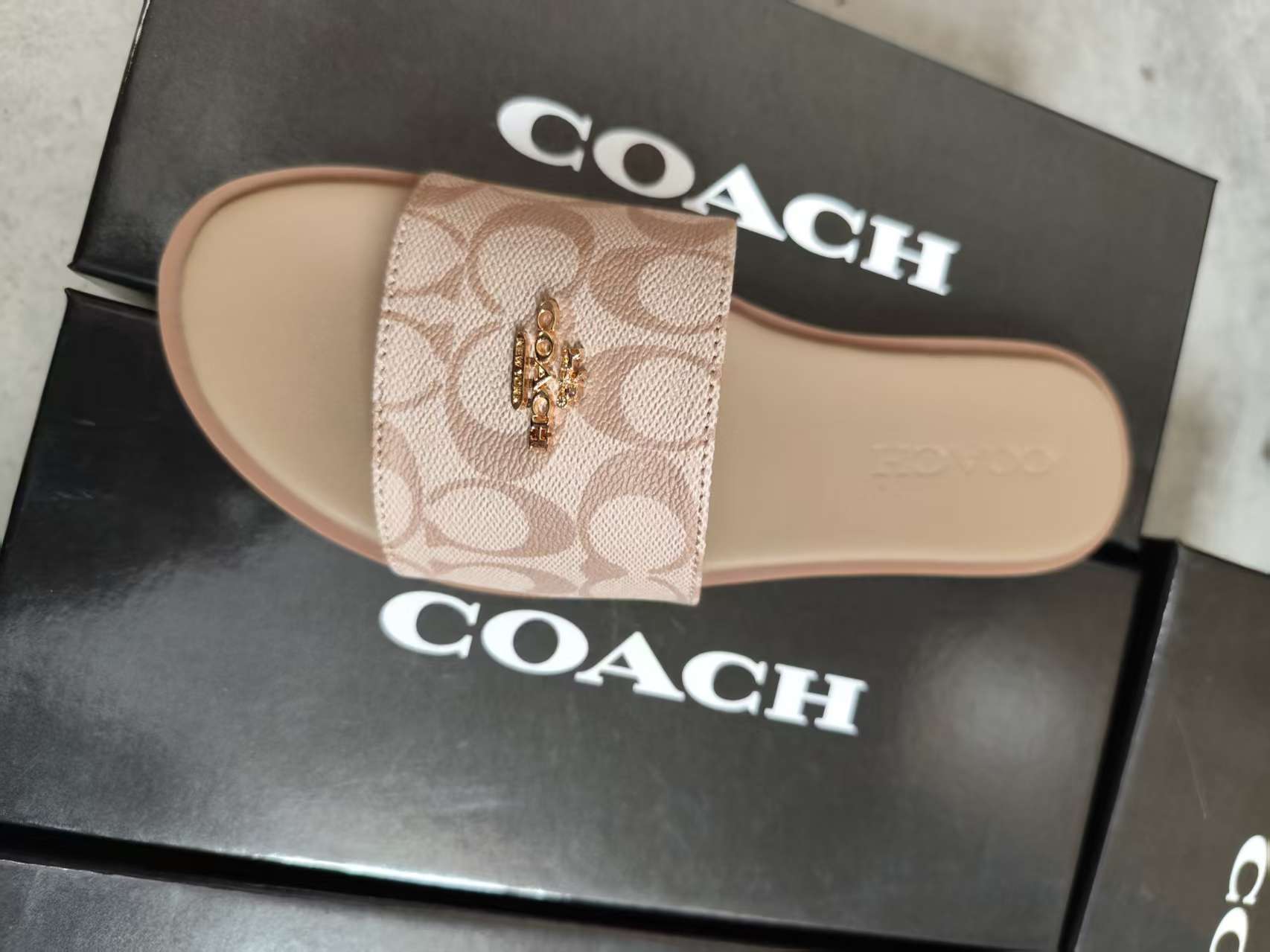 COACHES SANDALS (1) 10