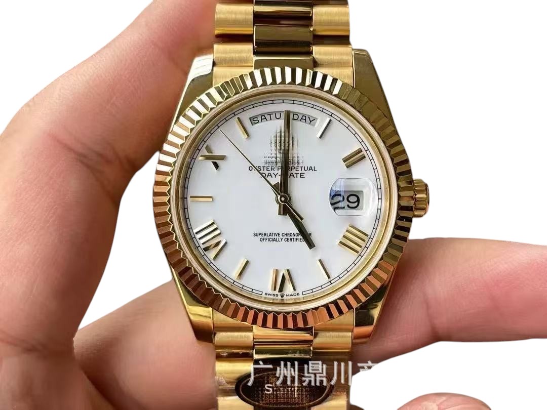 R WATCH (3) 11