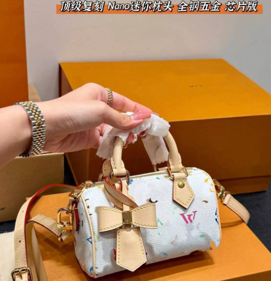 VL Handbags (12) 3