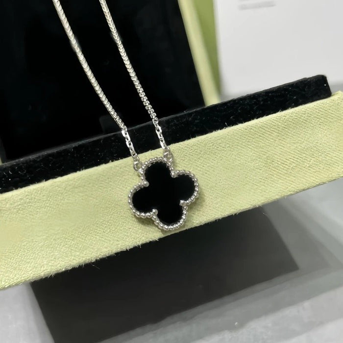 VAN CHE Women's Necklaces