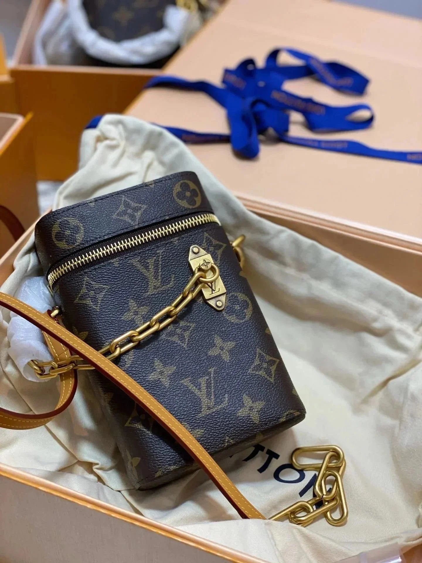 VL Handbags (2)
