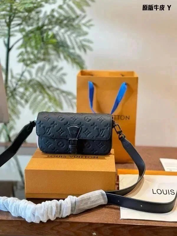 VL Handbags (2) 32