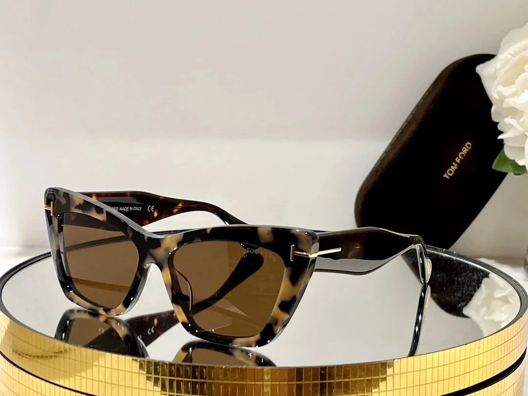 TOM SUNGLASSES (1) 18