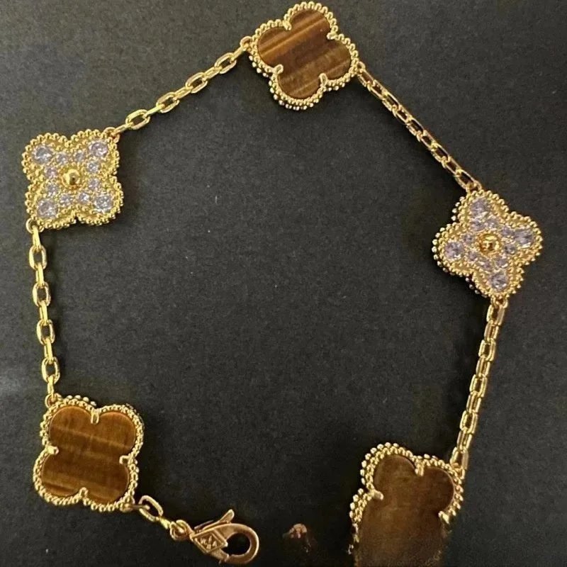 VAN CHE BRACELET (1) 28