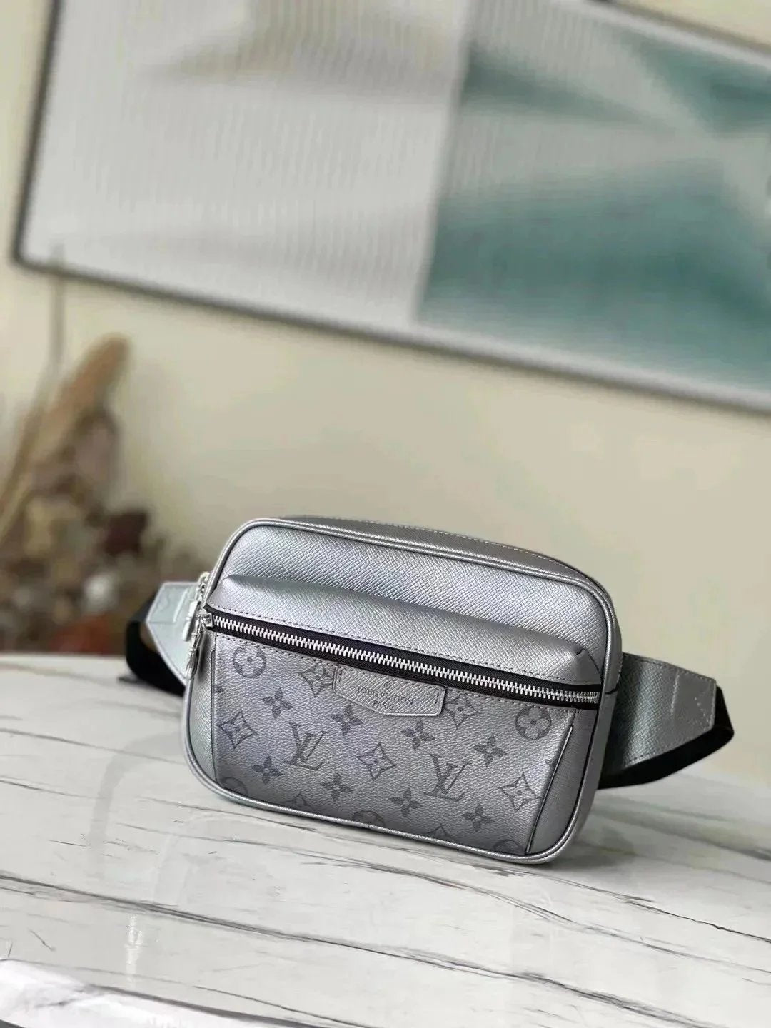 VL Handbags (2) 12