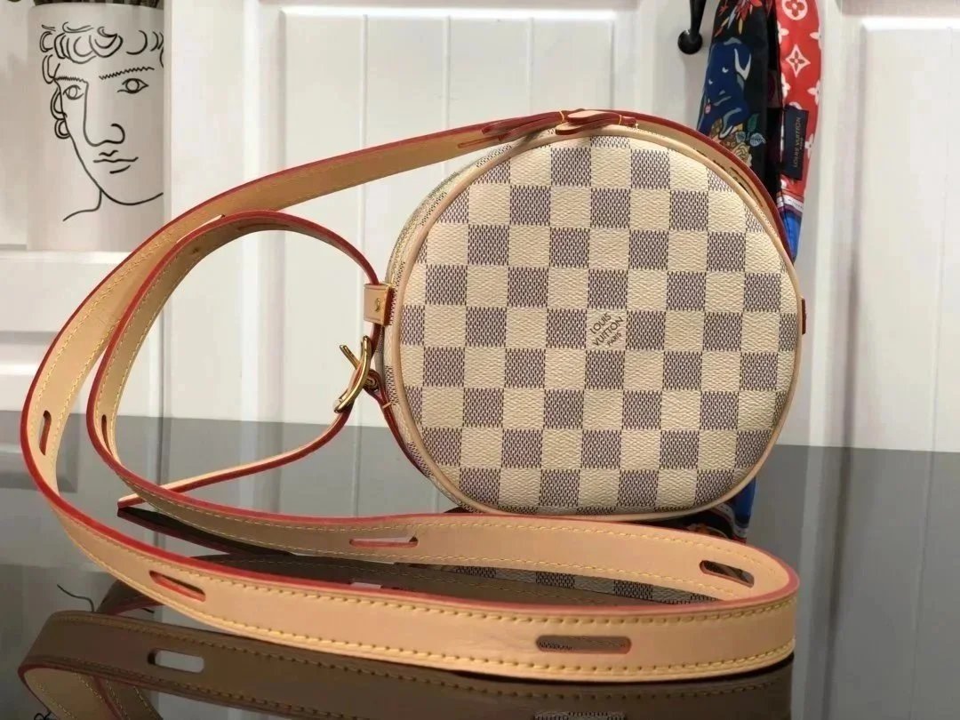 VL Handbags (2)