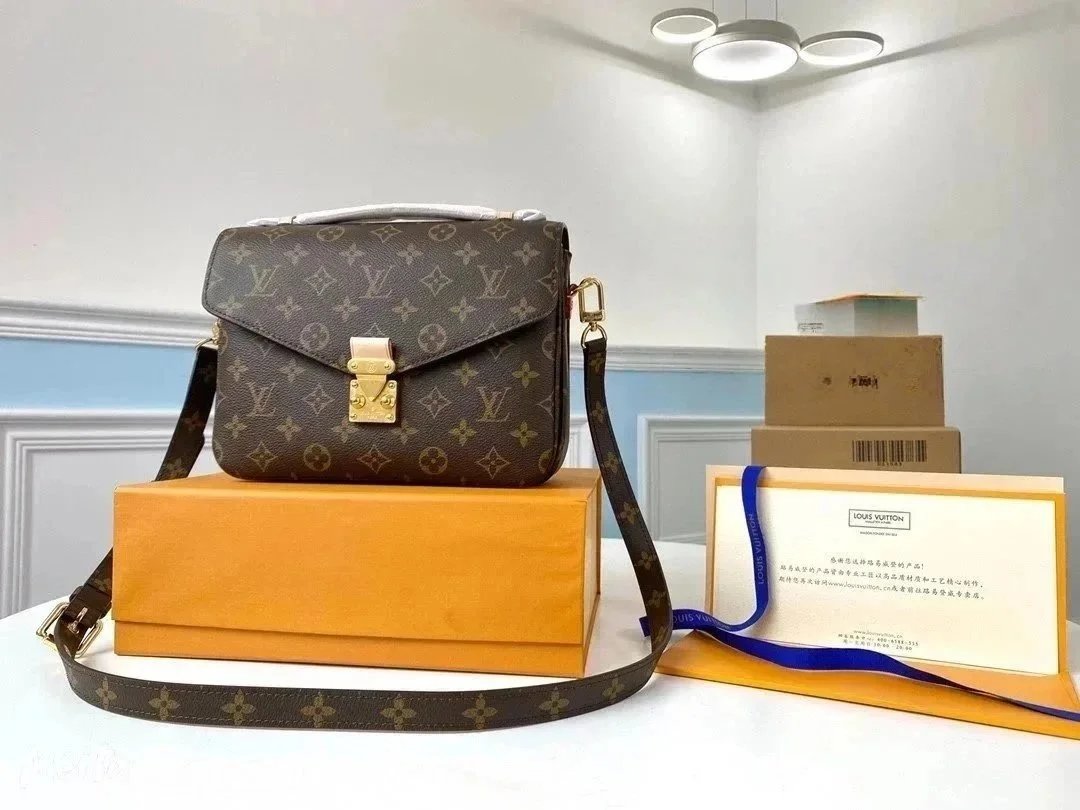 VL Handbags (2) 7