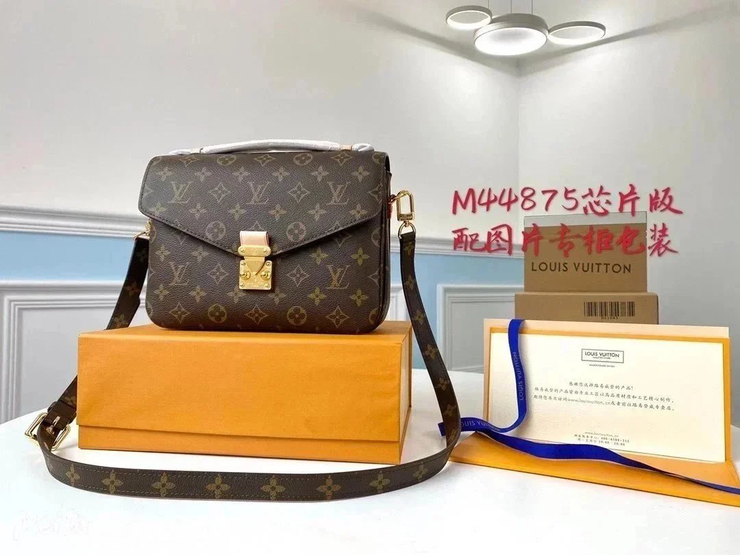 VL Handbags (2) 21