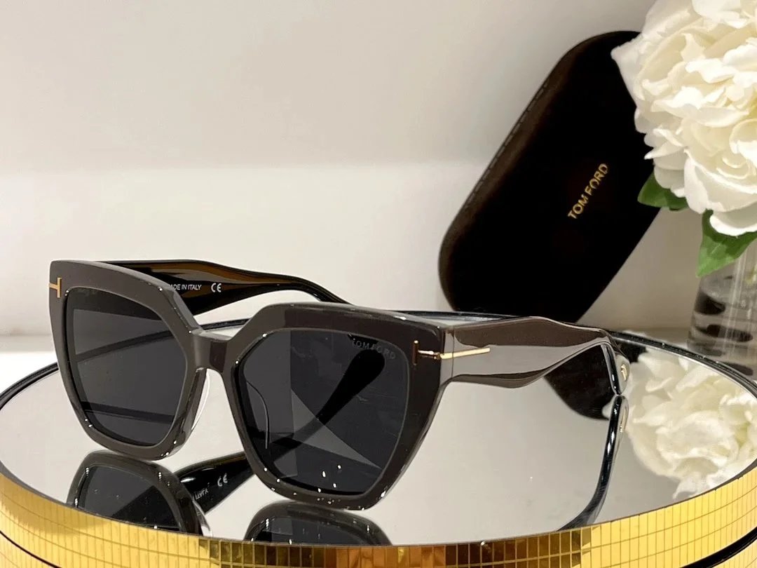 TOM SUNGLASSES (1) 30