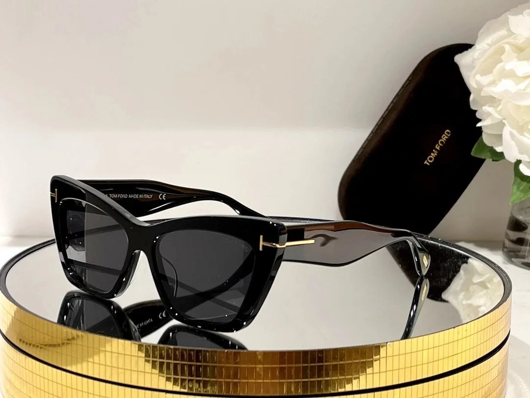 TOM SUNGLASSES (1) 26