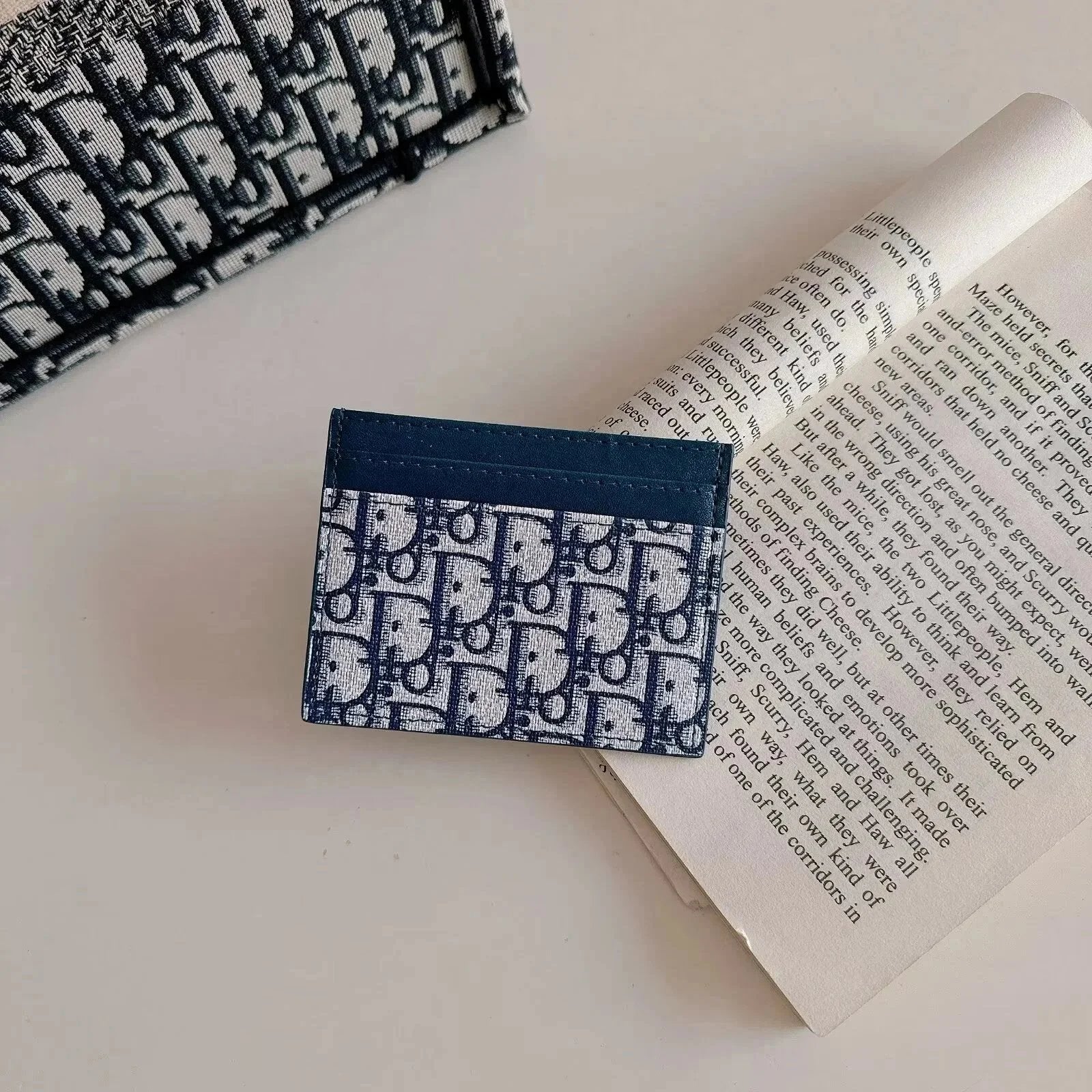 DIO CARDHOLDER (1) 19