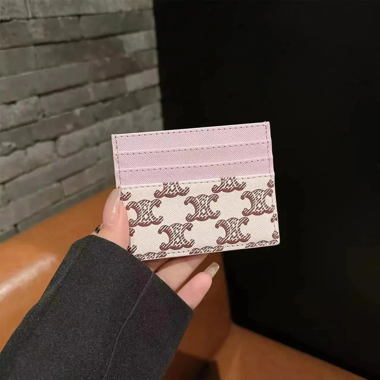 DIO CARDHOLDER (1) 42