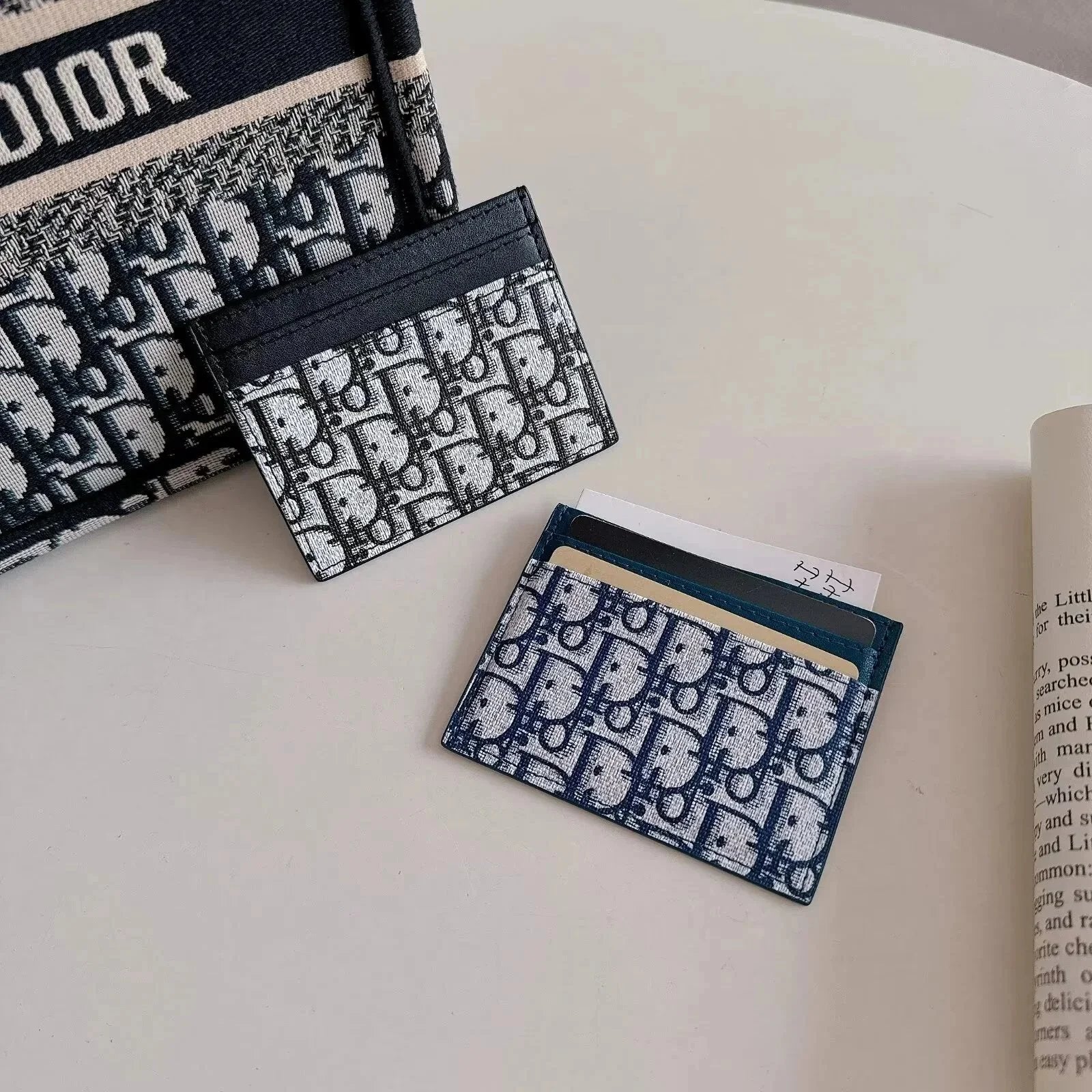 DIO CARDHOLDER (1)