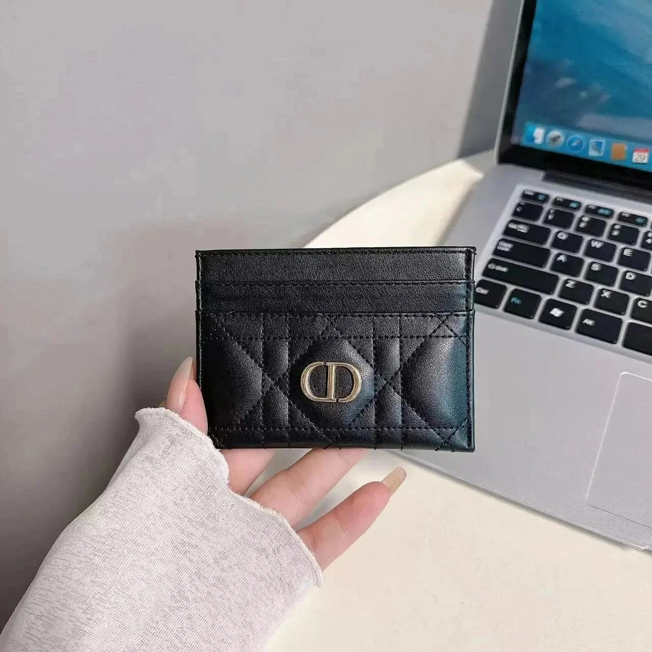 DIO CARDHOLDER (1) 31