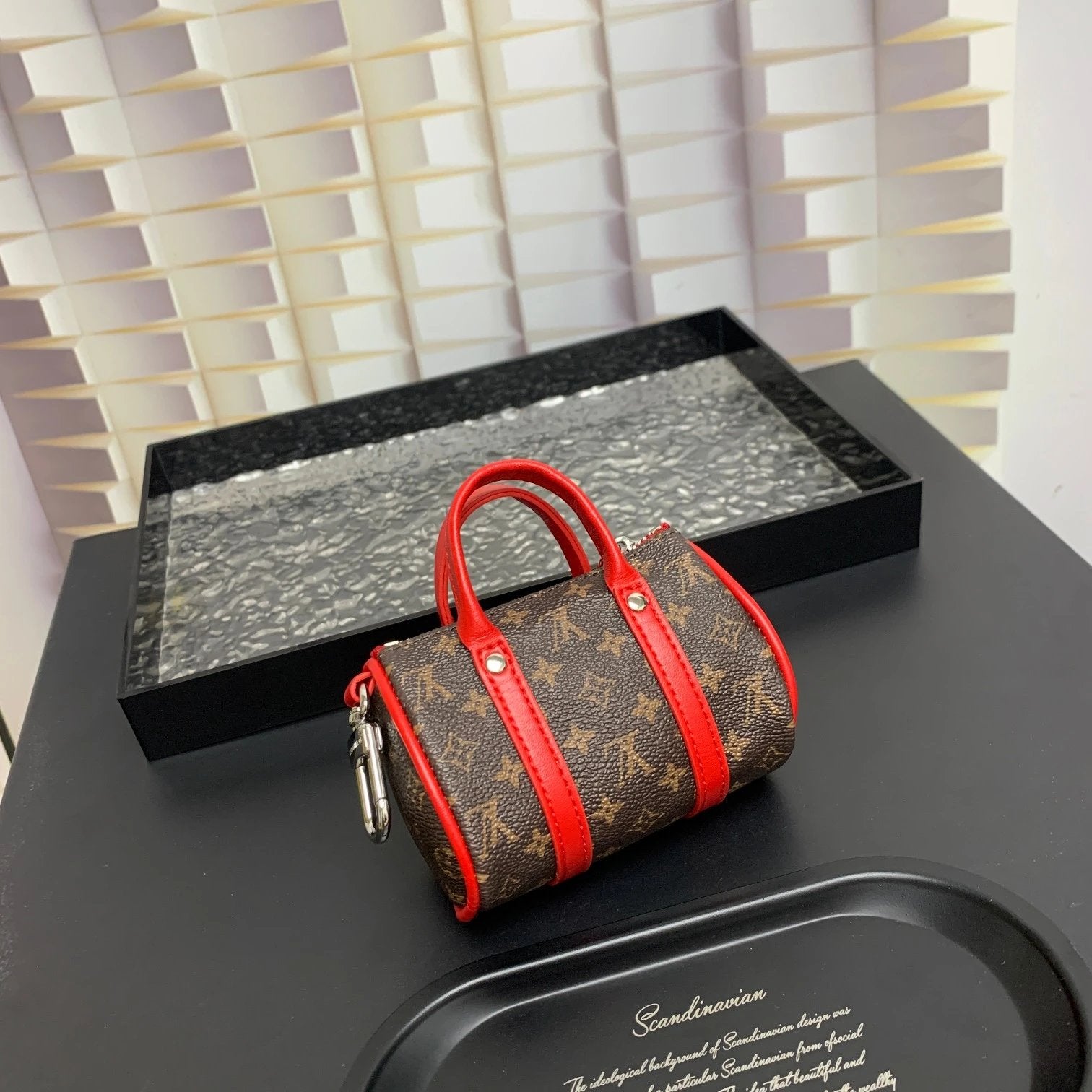 VL Handbags (9) 23
