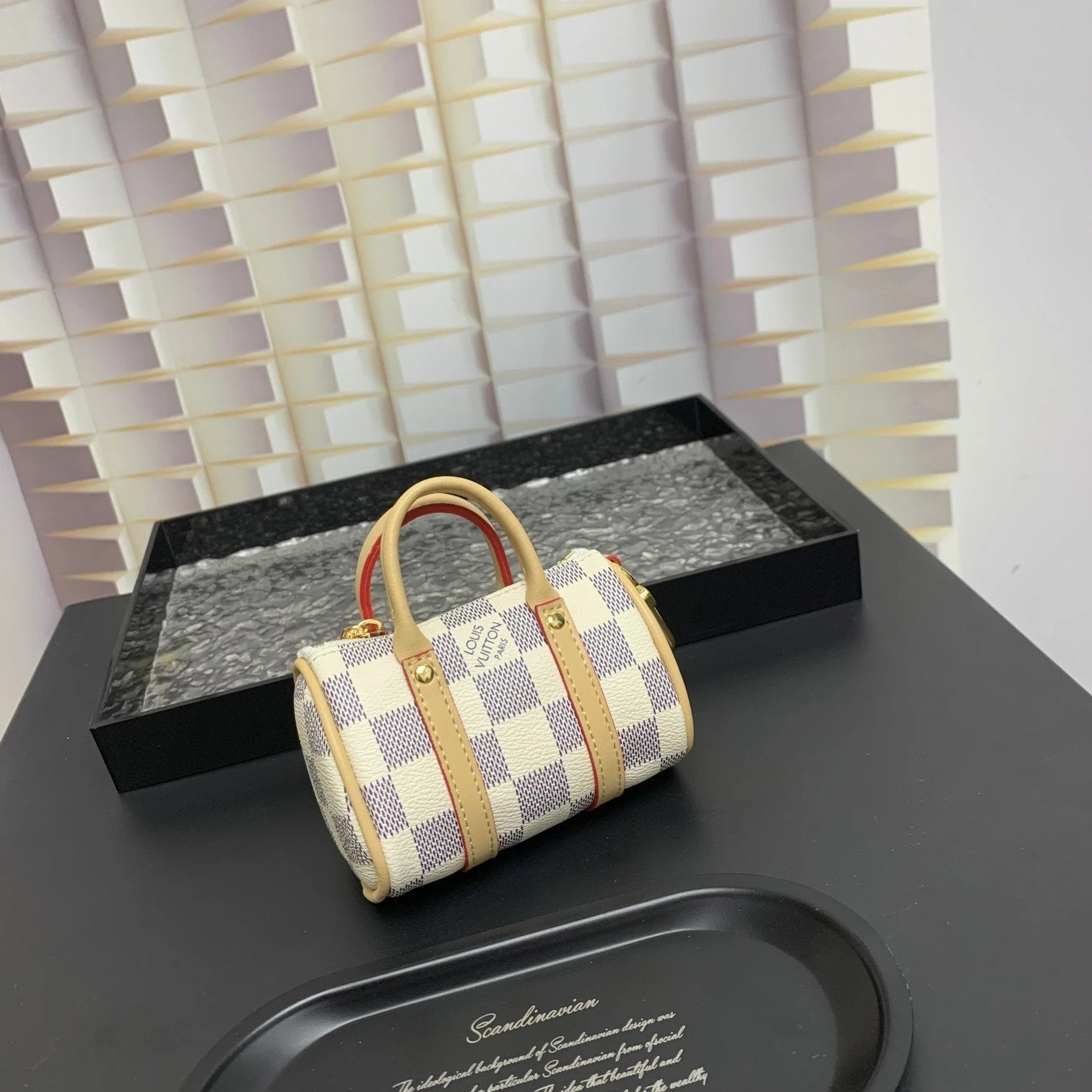 VL Handbags (9) 30