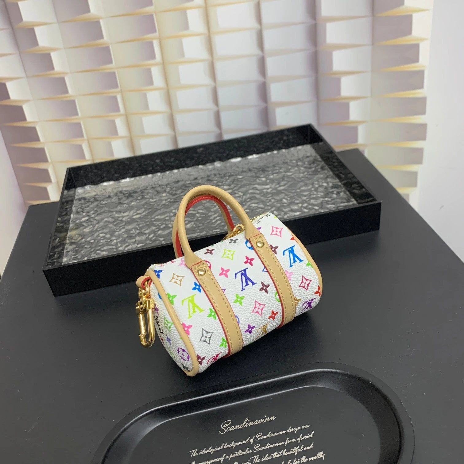 VL Handbags (9) 34