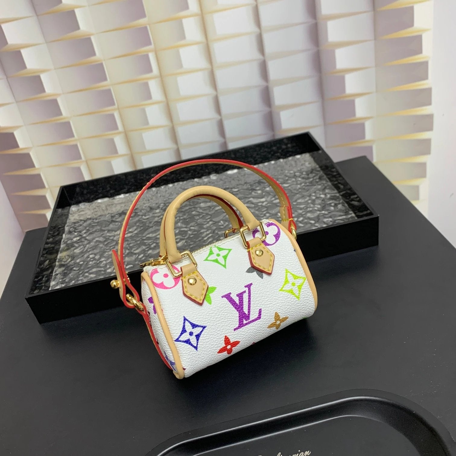 VL Handbags (9) 20