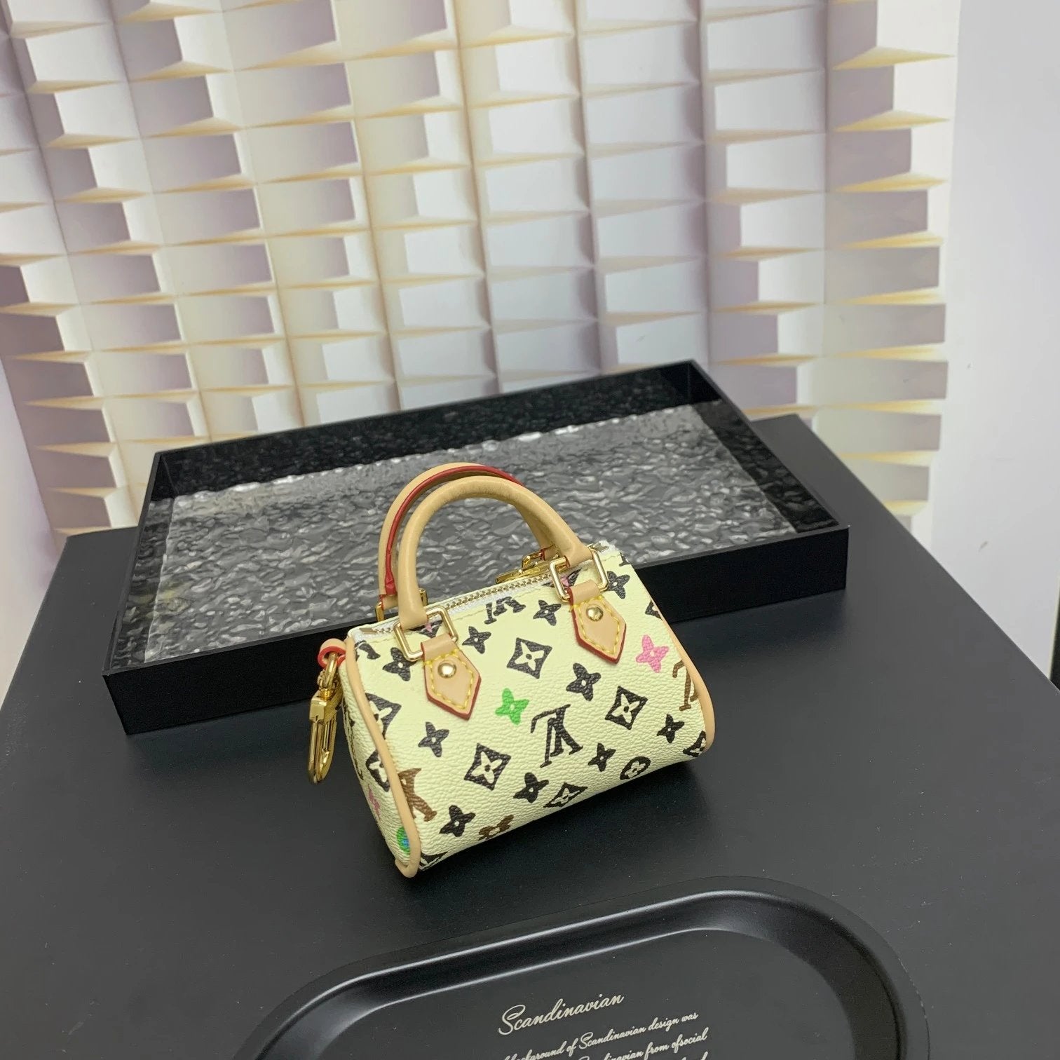 VL Handbags (9) 26