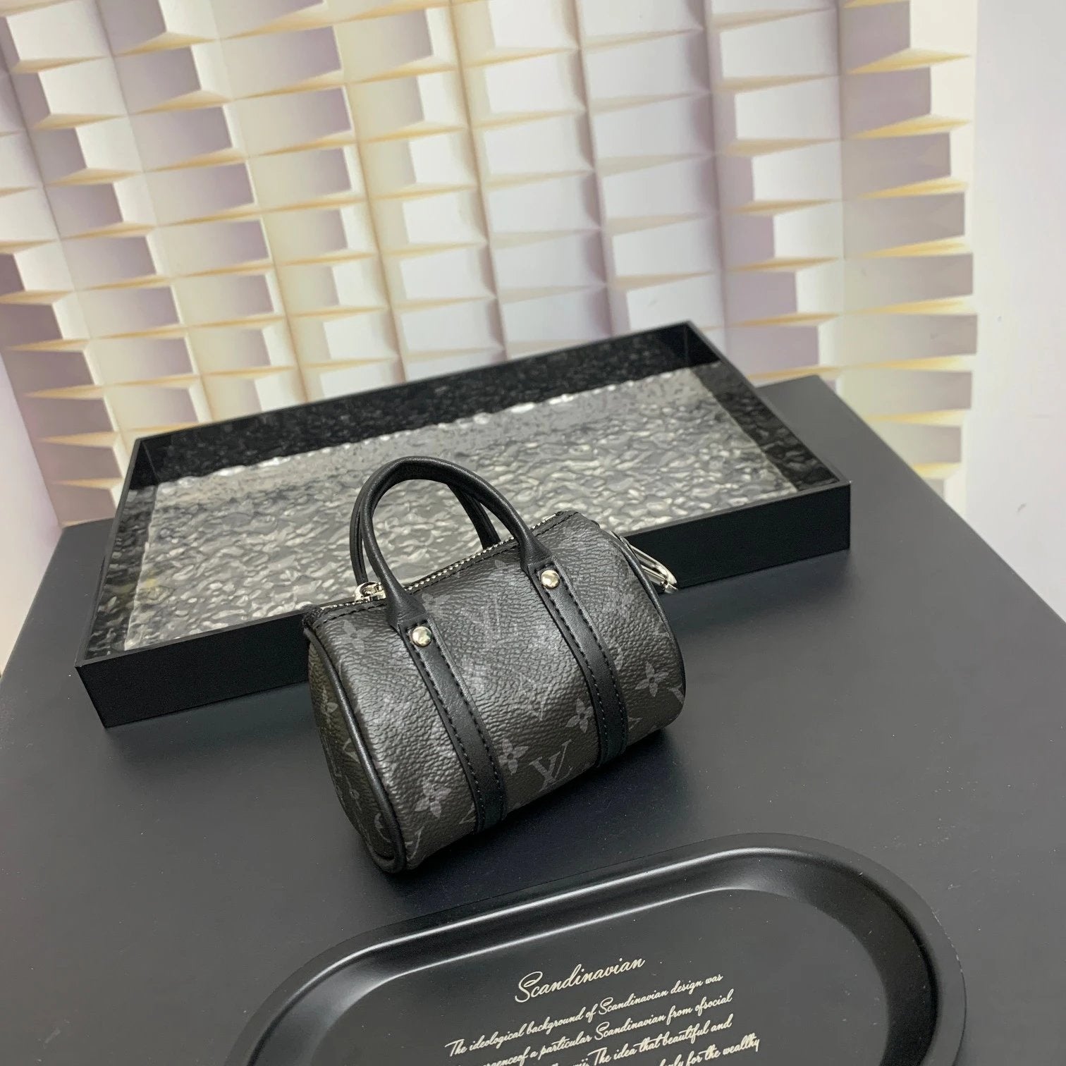 VL Handbags (9) 28