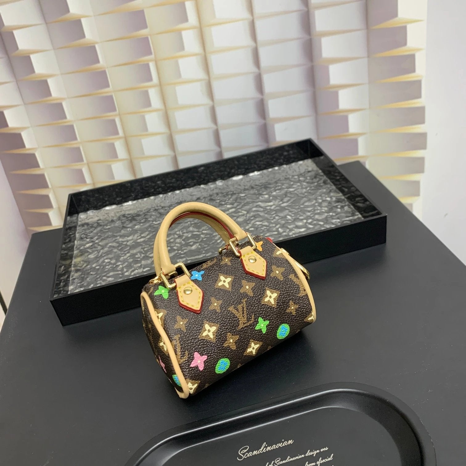 VL Handbags (9) 22