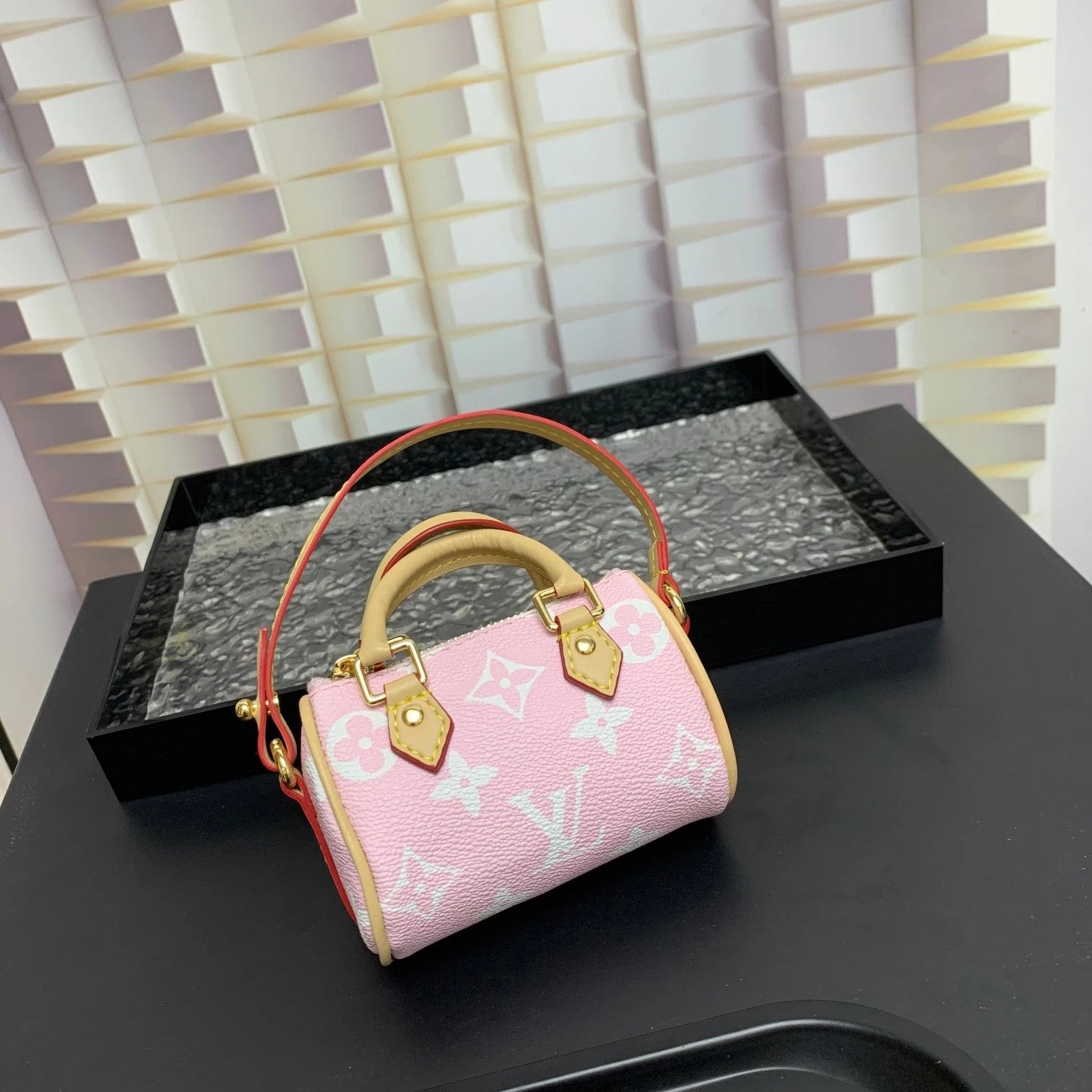 VL Handbags (9) 19