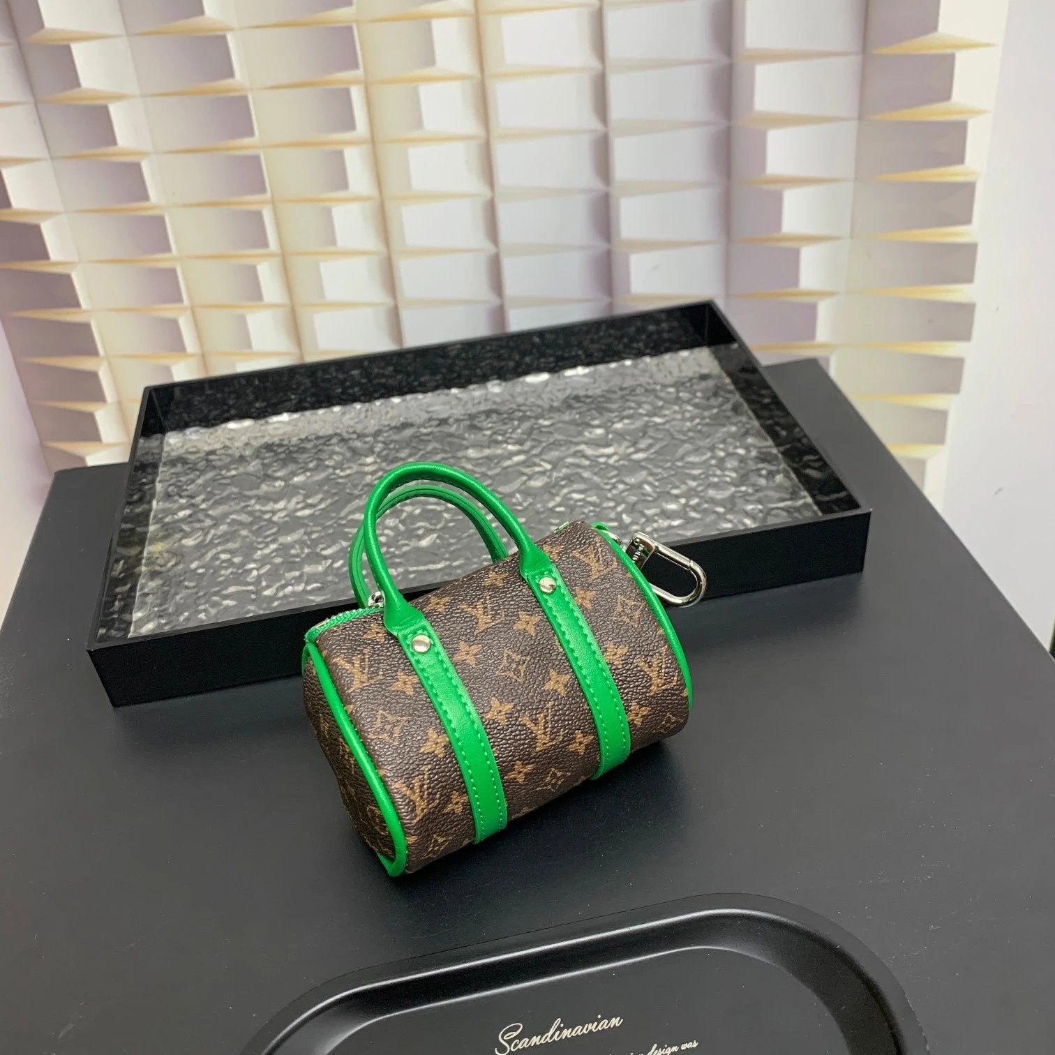VL Handbags (9) 27