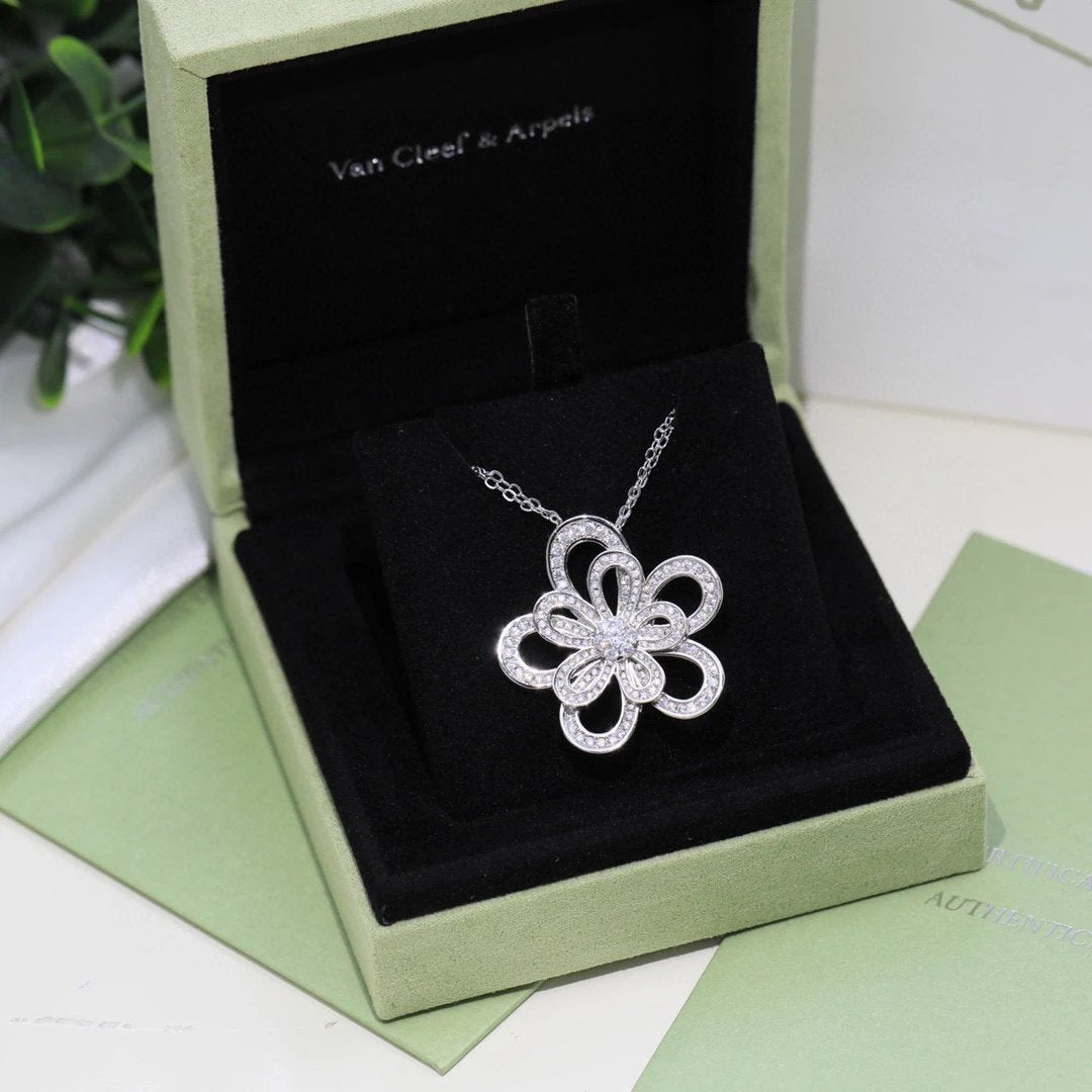 VAN CHE NECKLACES (1) 4