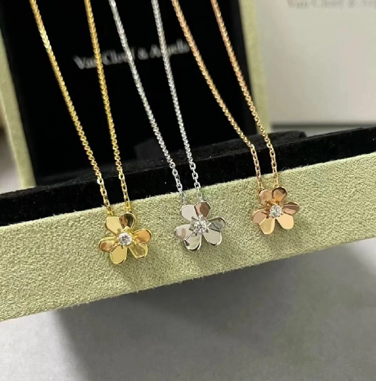 VAN CHE NECKLACES (1) 20