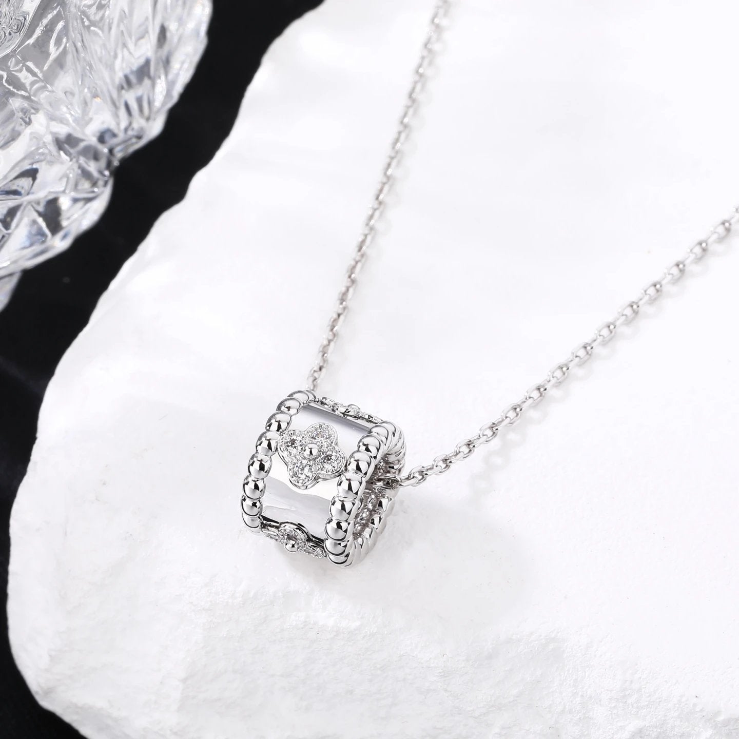 VAN CHE NECKLACES (1) 13