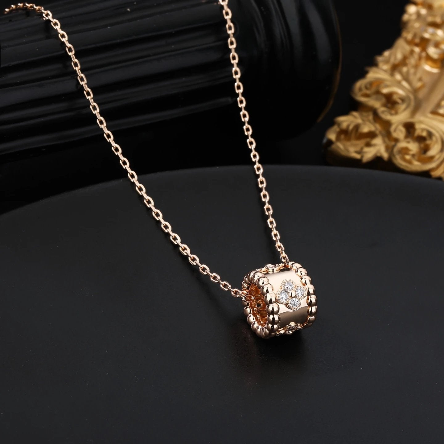 VAN CHE NECKLACES (1) 12
