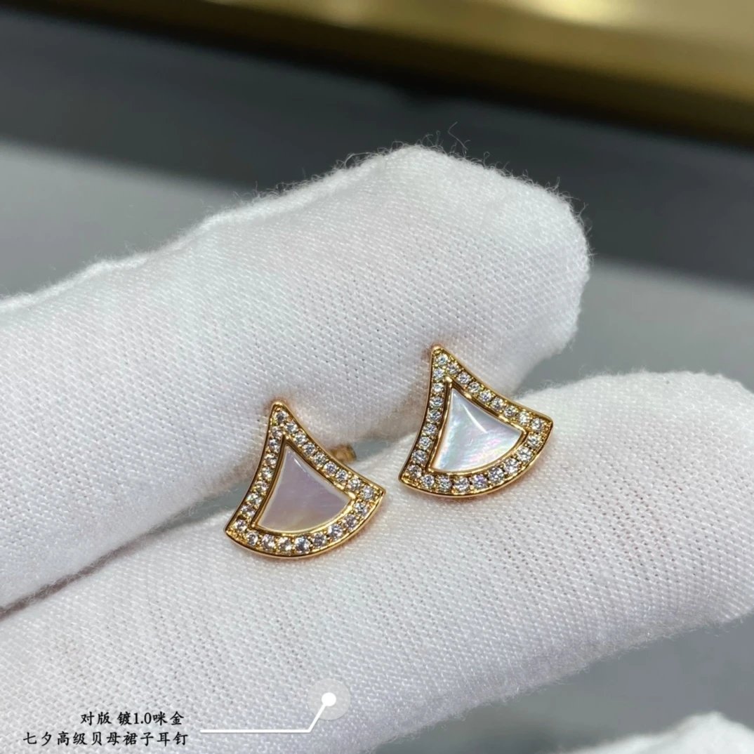 BVL NECKLACES (1) 25