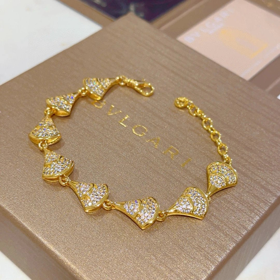 BVL NECKLACES (1) 18