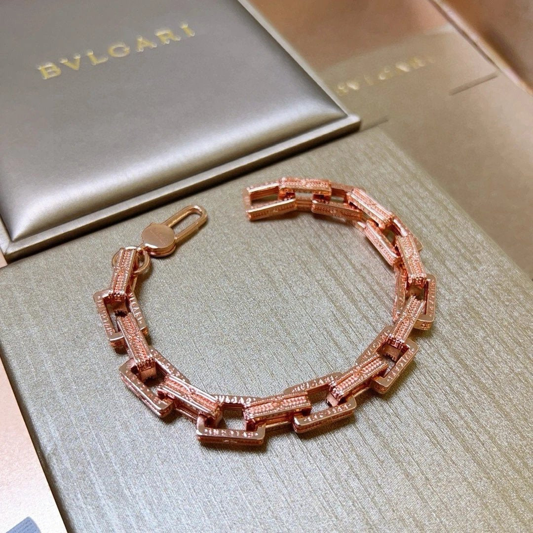 BVL NECKLACES (1) 20