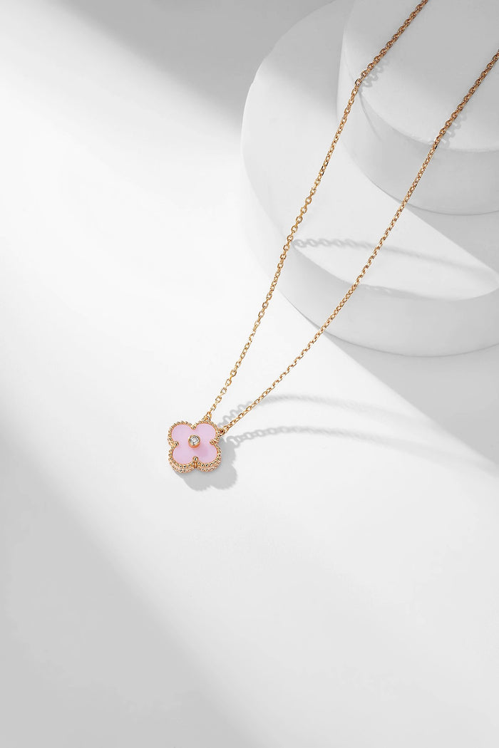 VAN CHE Women's Necklaces