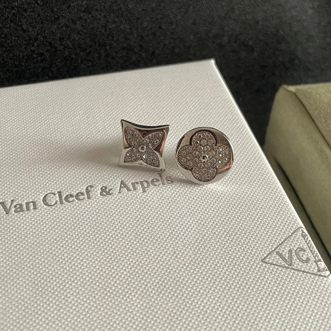 VAN CHE NECKLACES (1) 24