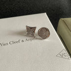 VAN CHE Women's Necklaces