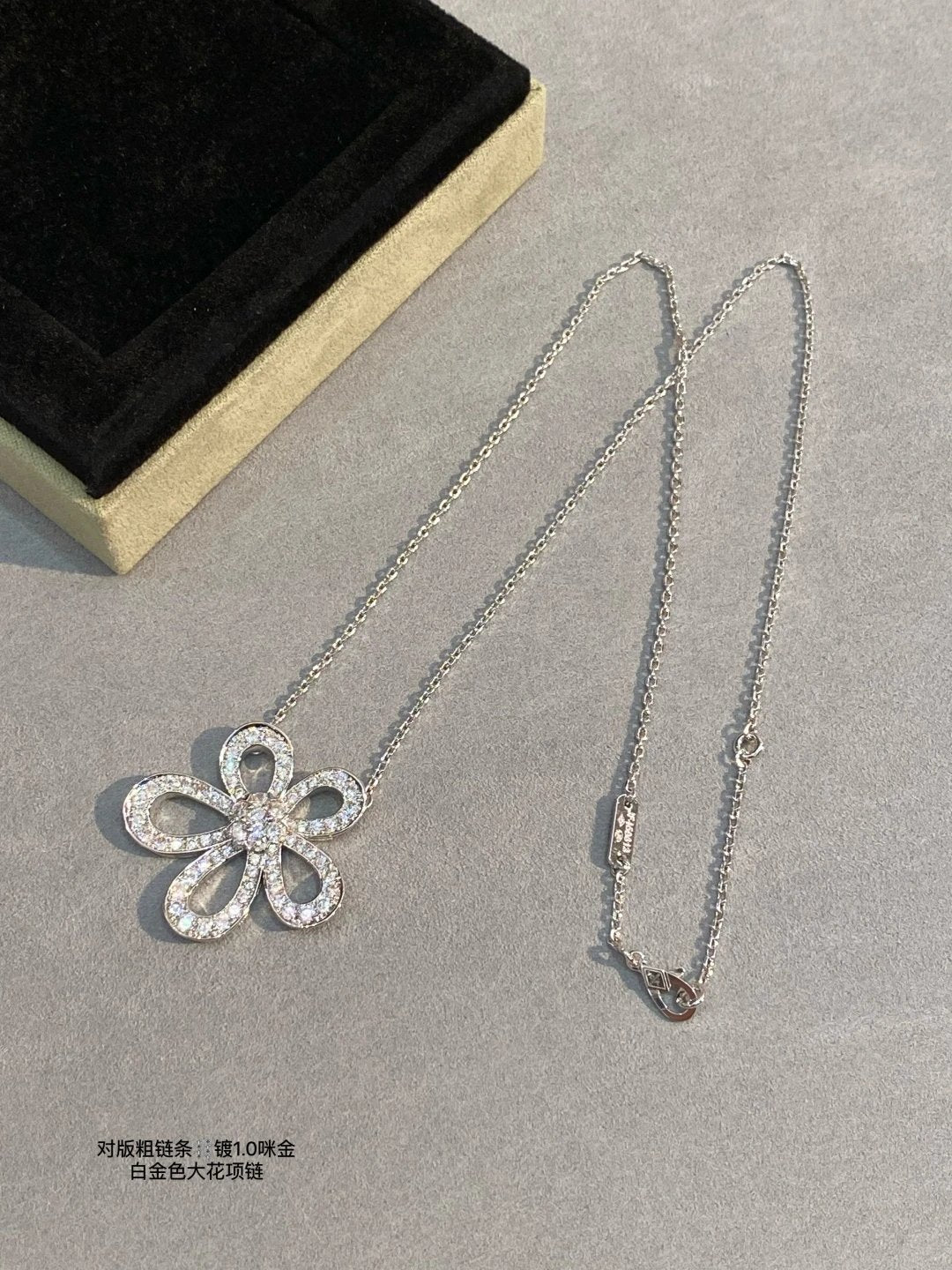 VAN CHE NECKLACES (1) 18