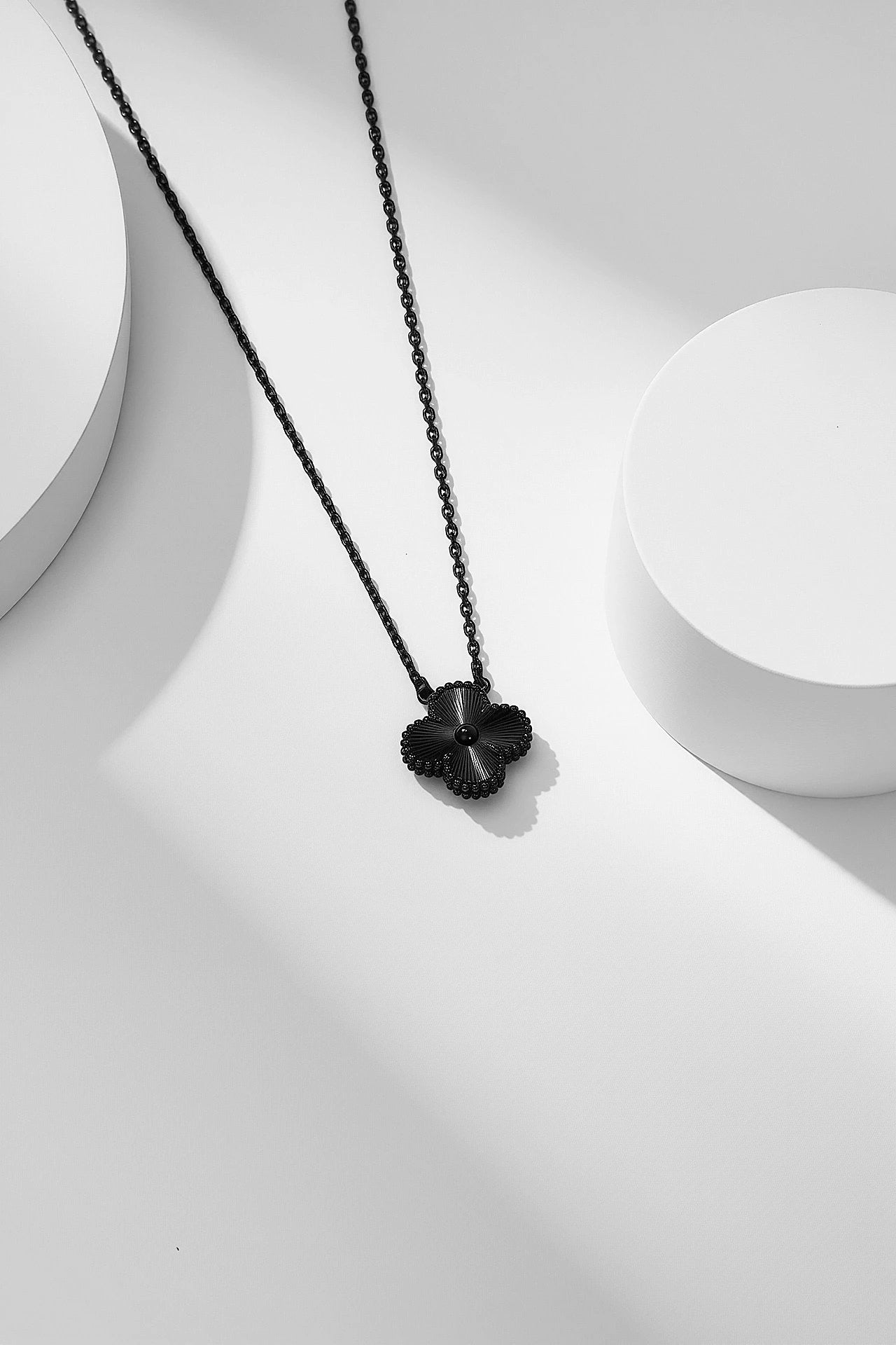 VAN CHE NECKLACES (1) 7