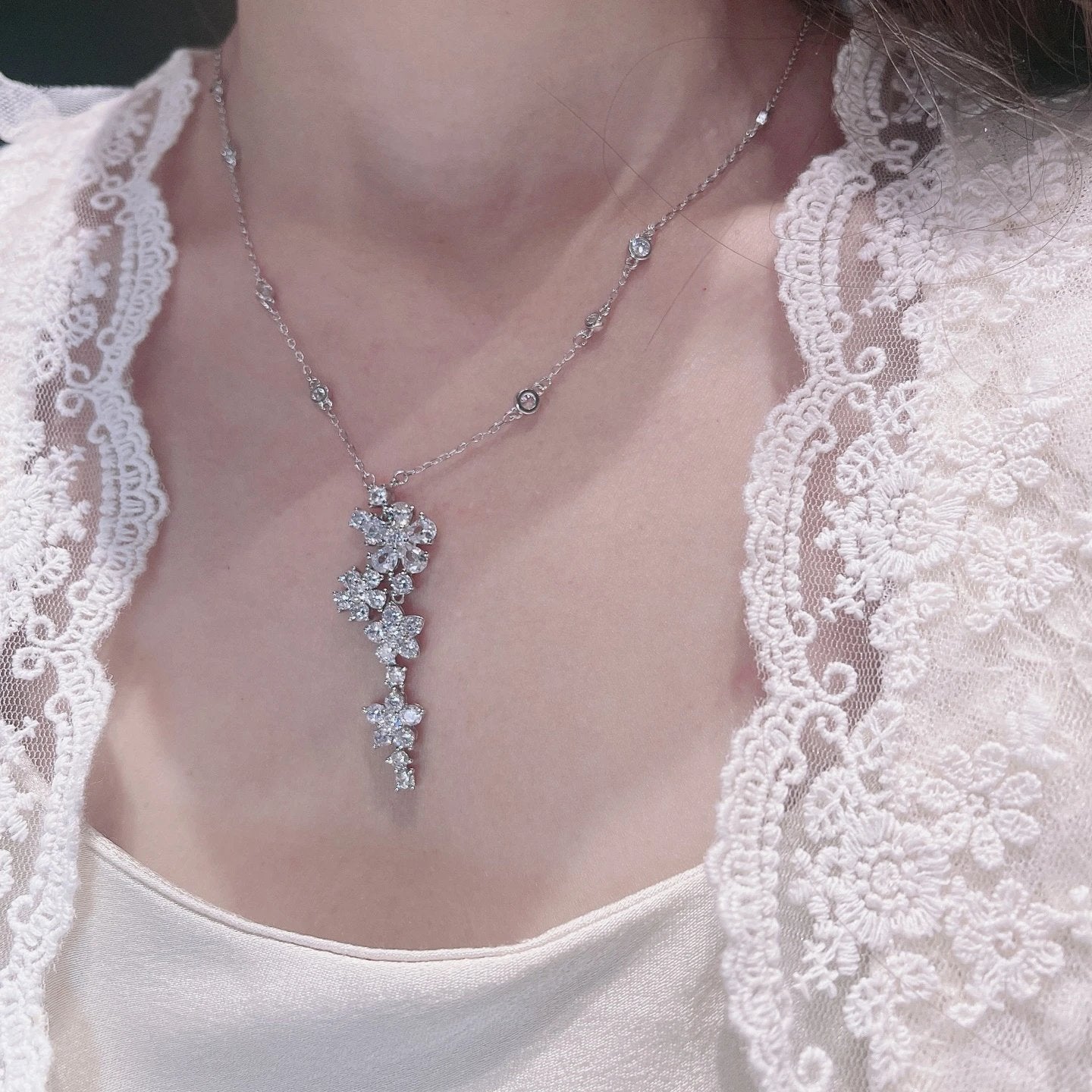 VAN CHE NECKLACES (1) 8