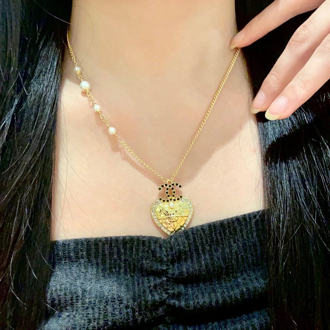 CHAN NECKLACES (2) 22