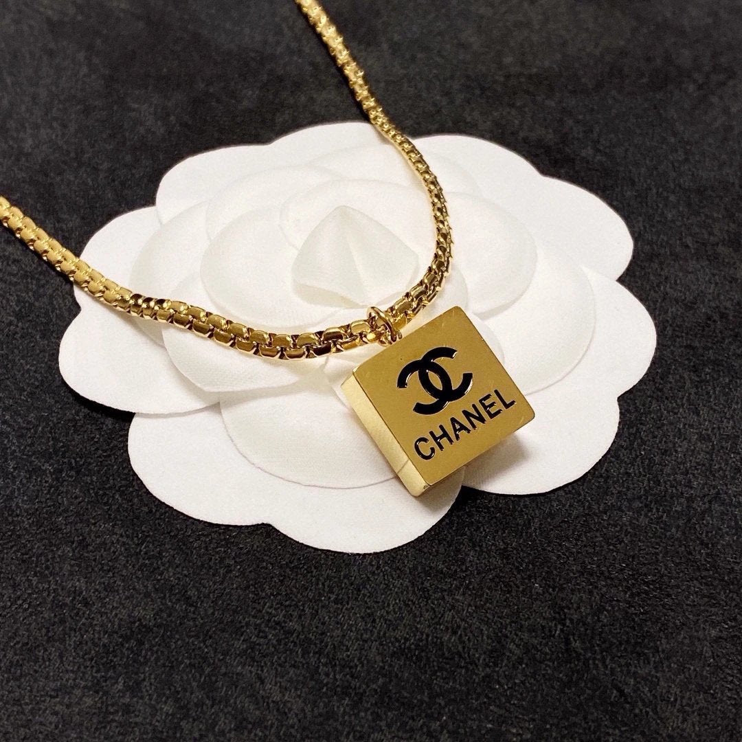 CHAN NECKLACES (1) 27