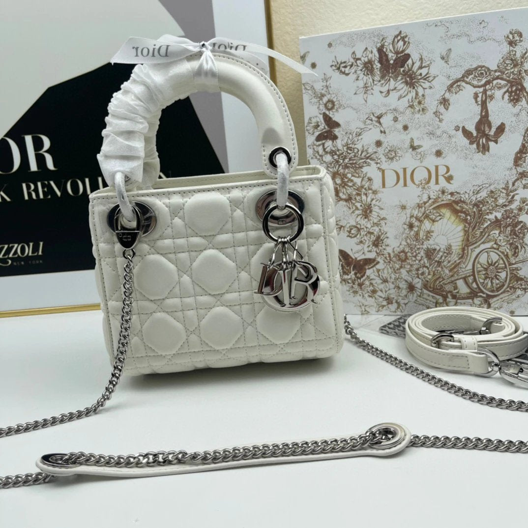 DIO Handbags (1) 5