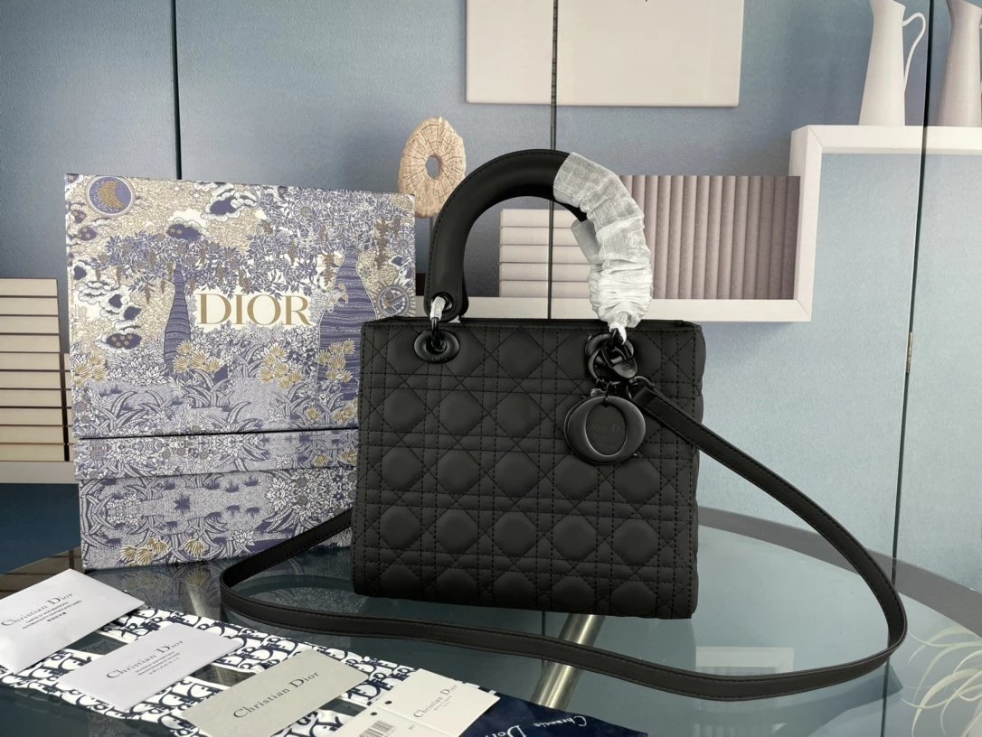 DIO Handbags (1) 36