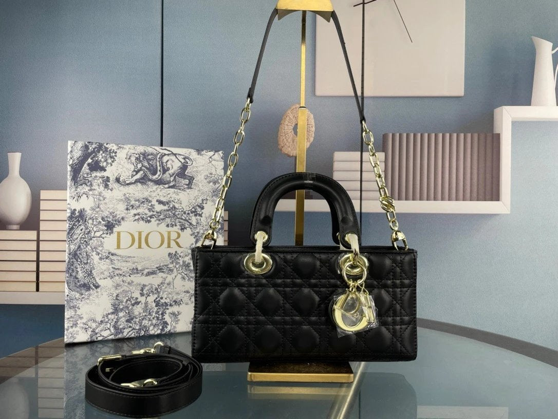 DIO Handbags (1) 30