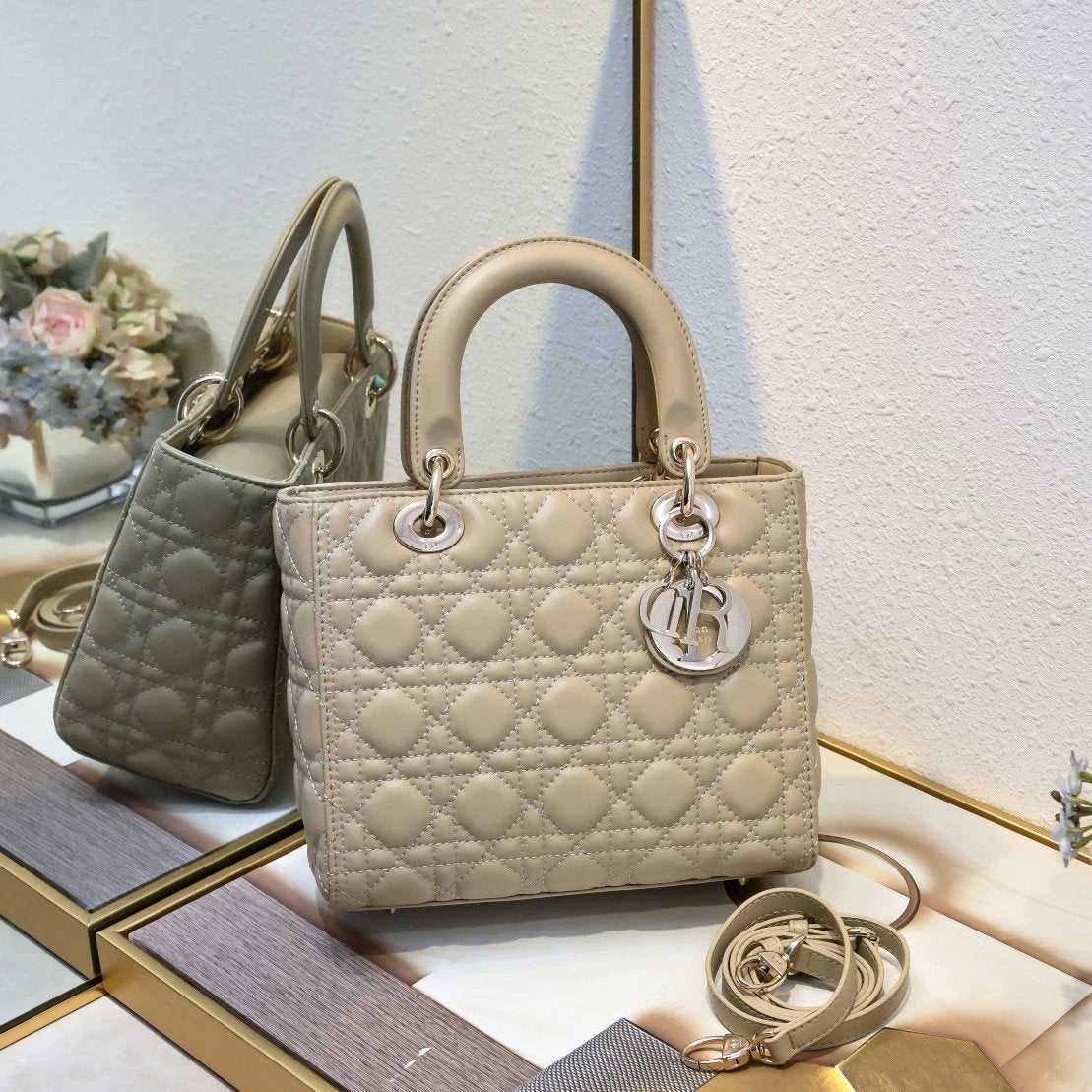 DIO Handbags (1) 15