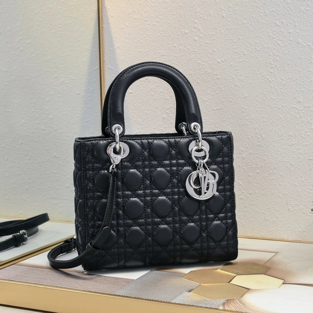 DIO Handbags (1) 13