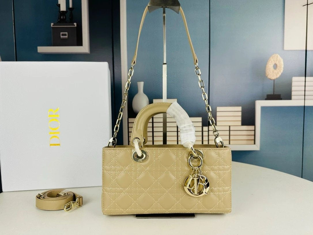 DIO Handbags (1) 27