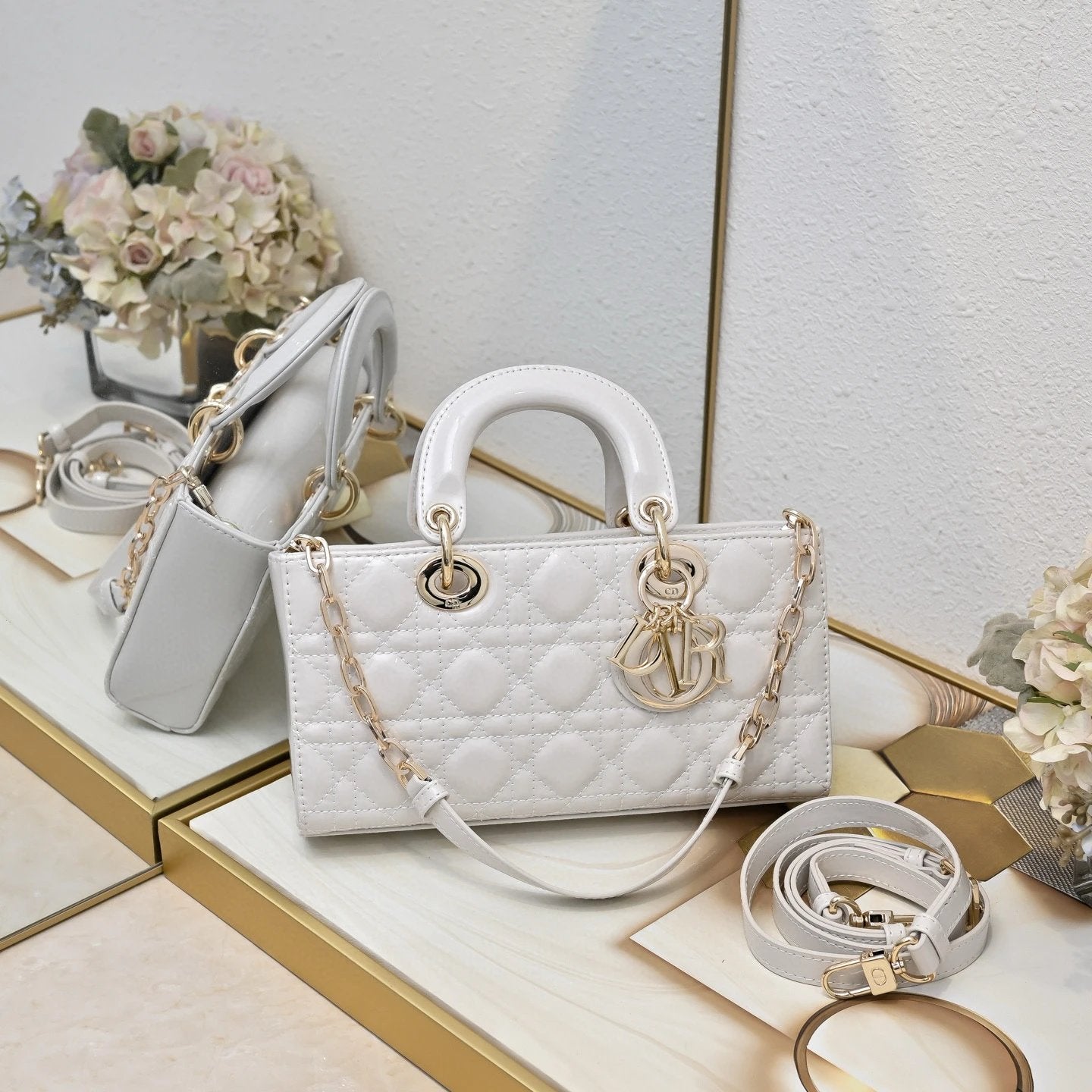 DIO Handbags (1) 20