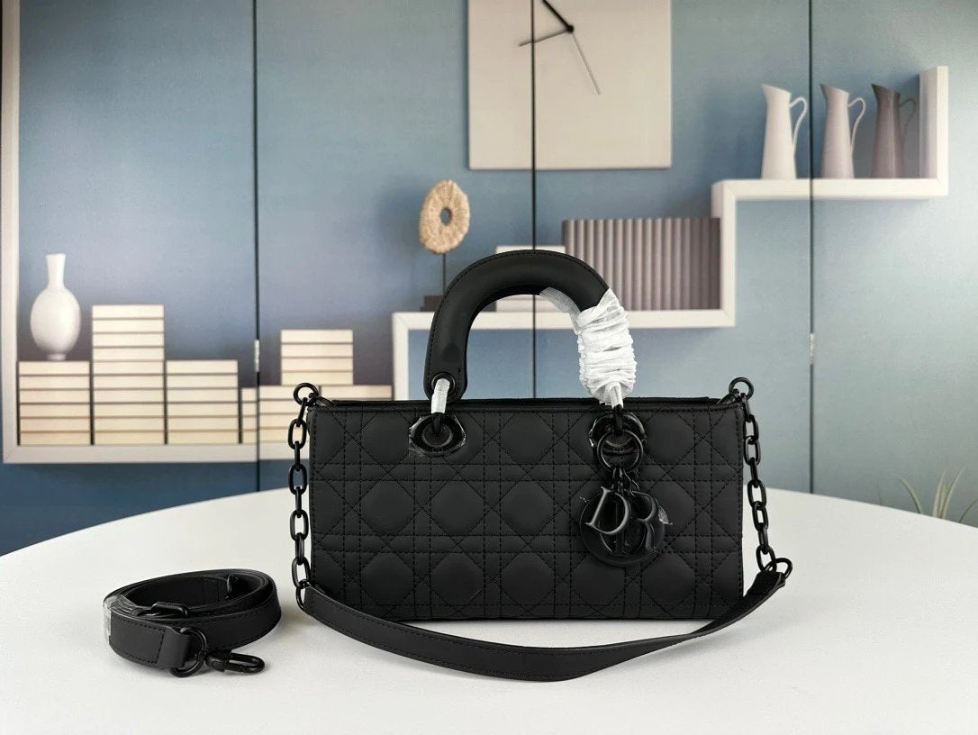 DIO Handbags (1) 32